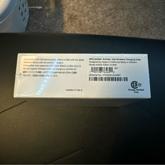 Apple AirPod Gen 2 - Picture 2 of 3
